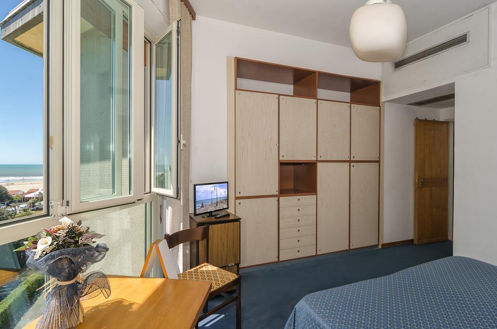 Hotel Brasilia Marina di Pietrasanta Bagian luar foto