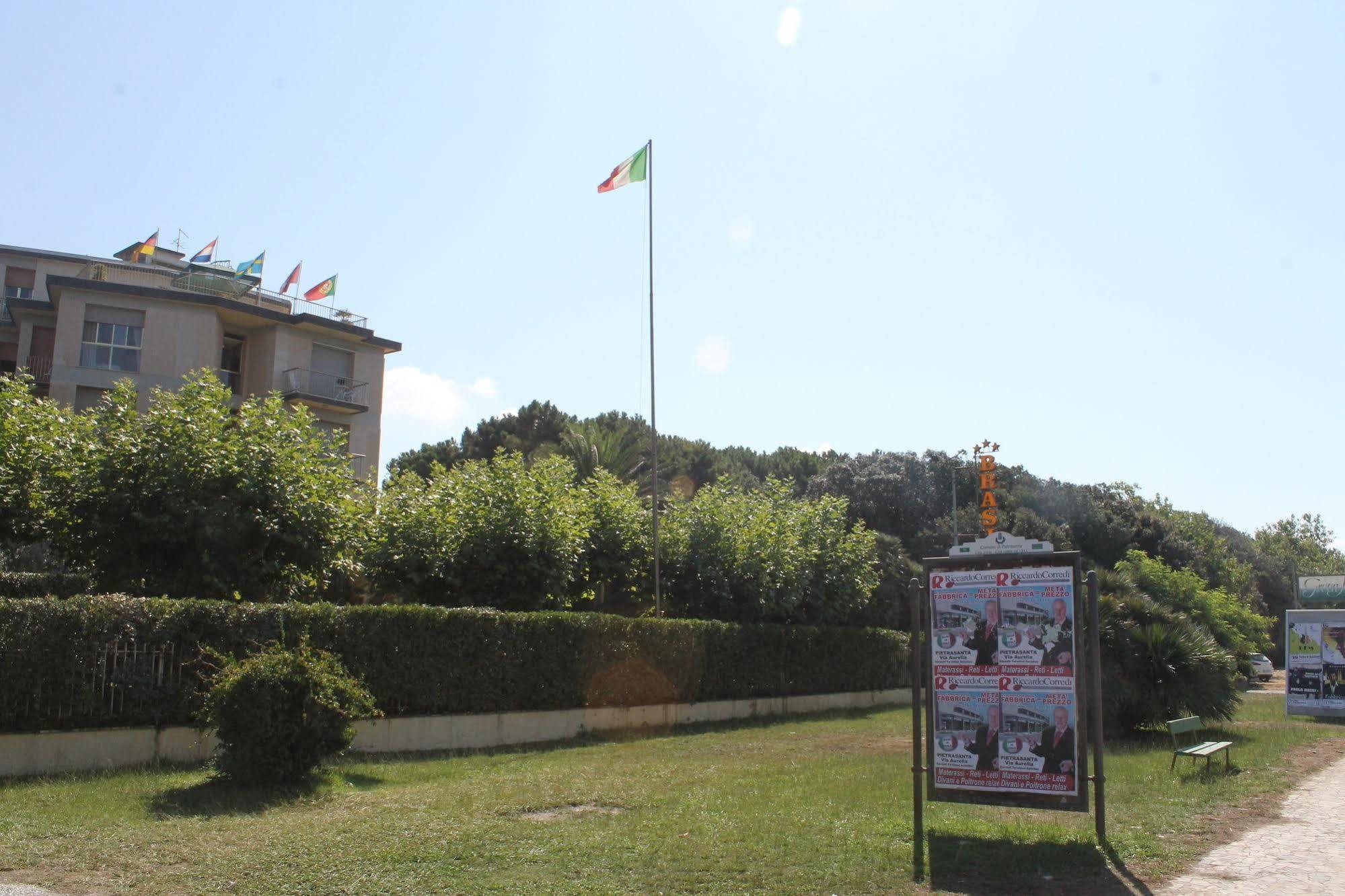 Hotel Brasilia Marina di Pietrasanta Bagian luar foto