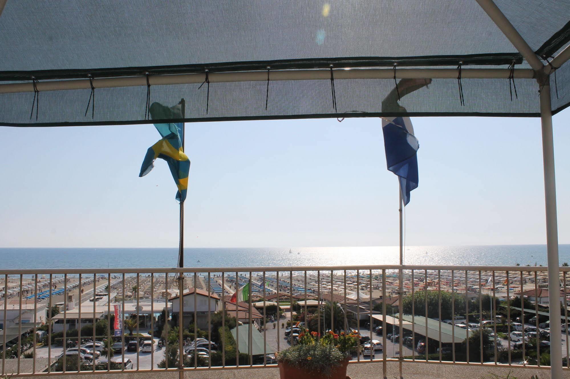 Hotel Brasilia Marina di Pietrasanta Bagian luar foto