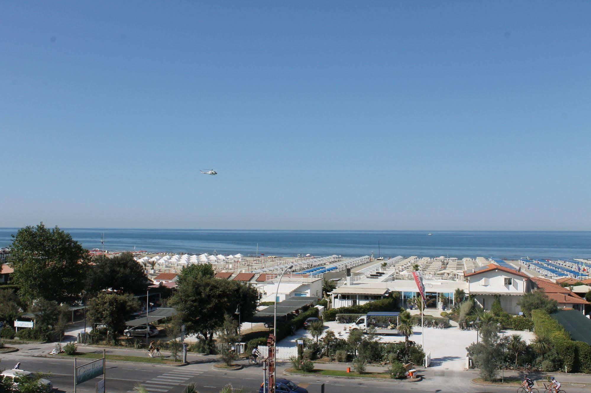 Hotel Brasilia Marina di Pietrasanta Bagian luar foto